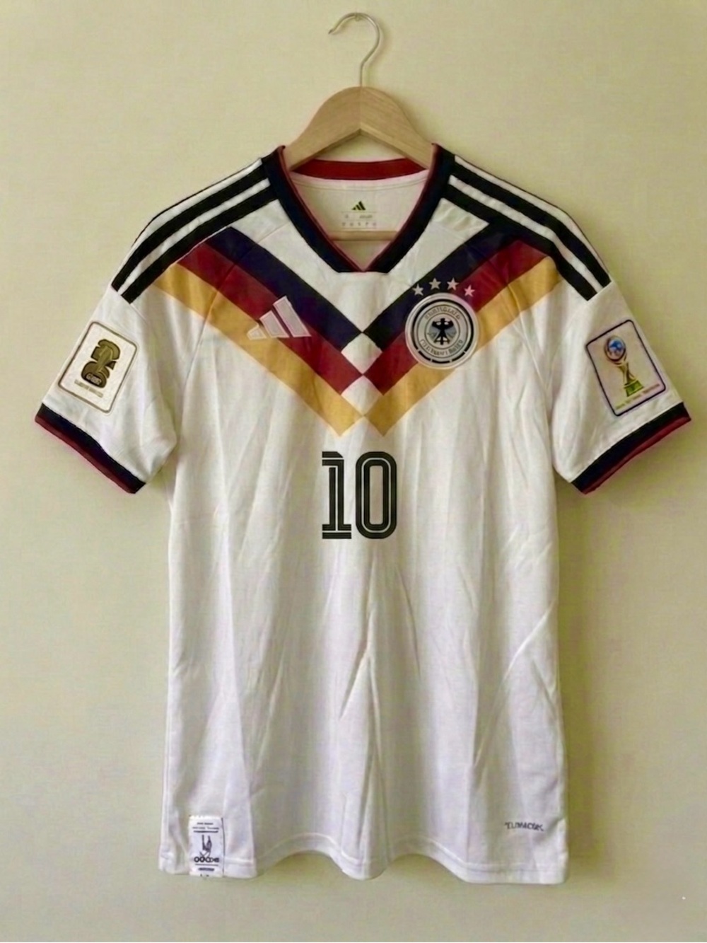 Musiala #10 Germany 2026 Home Jersey Soccer Fan Version Size Medium - Picture 2 of 2